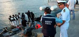 En el puerto de Manta los detenidos fueron puestos a &oacute;rdenes de la Fiscal&iacute;a, que los procesar&aacute; por delincuencia organizada. 