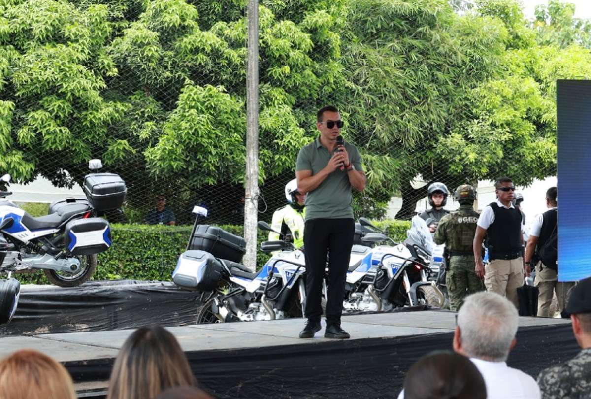 El presidente Daniel Noboa entreg&oacute; equipos a la Polic&iacute;a Nacional.