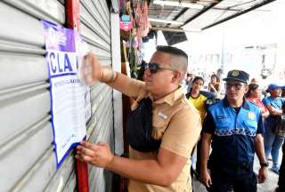 Locales sin permisos municipales, ni patentes ni aval de bomberos fueron clausurados y notificados en el centro de Guayaquil. 