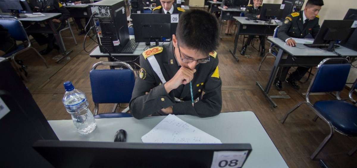 En total, 292.728 j&oacute;venes ponen a prueba sus conocimientos en 2.500 sedes.