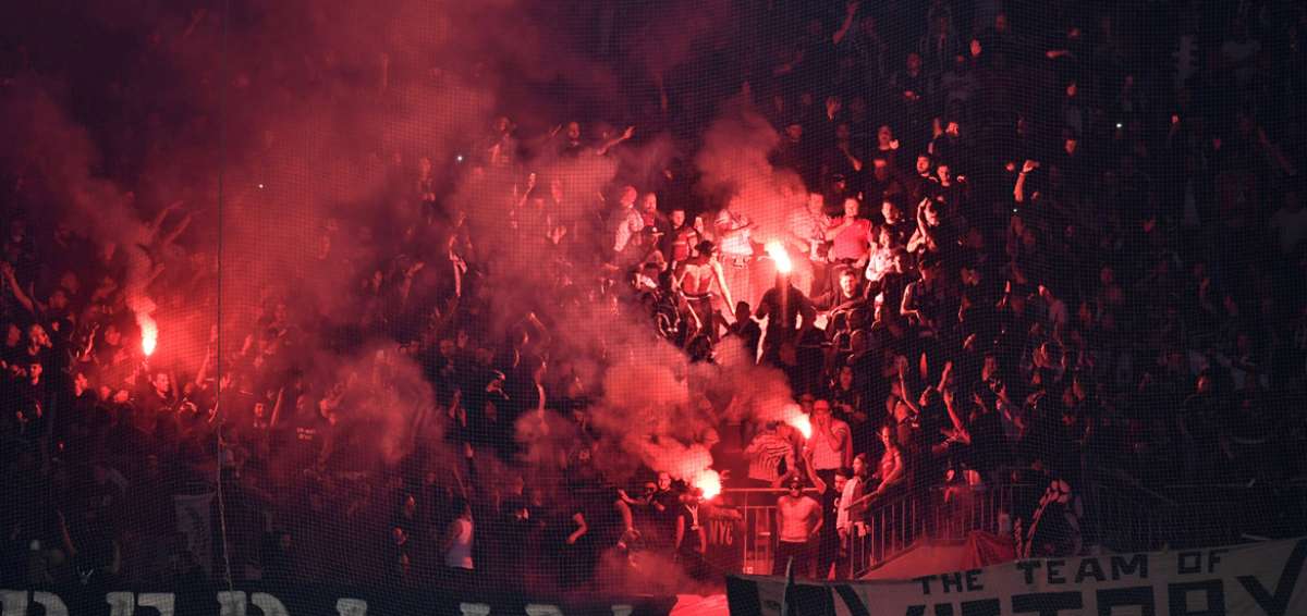 UEFA excluir&aacute; a Lyon y Besiktas de sus competiciones si hay incidentes en 2 a&ntilde;os