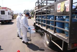 El personal del MAG y Agrocalidad implementan controles en las zonas afectadas por brotes de gripe aviar.