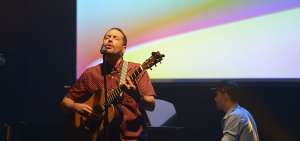 Stanley Parker es un compositor especializado en guitarra en una filial de Berckley, en Argentina.