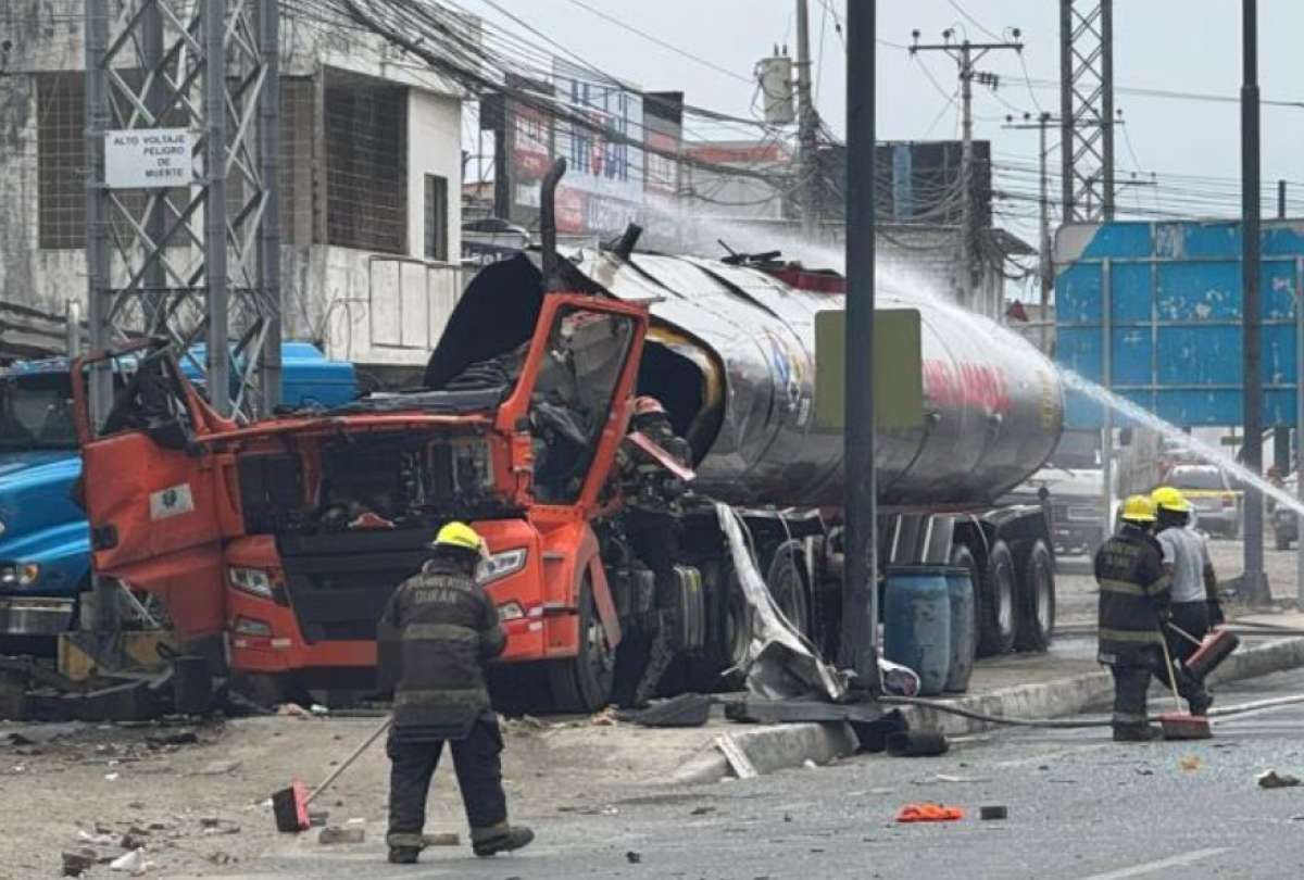 Explosión de un tanquero alarma en la vía Durán–Tambo: un herido y cierre temporal de la circulación