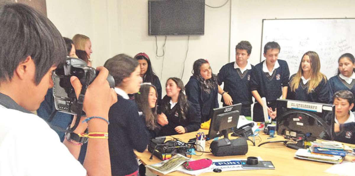 Los estudiantes de la Unidad Particular Cedfi trabajaron por unos momentos en la redacci&oacute;n de El Tel&eacute;grafo Rodrigo Matute torres/El Tel&eacute;grafo
