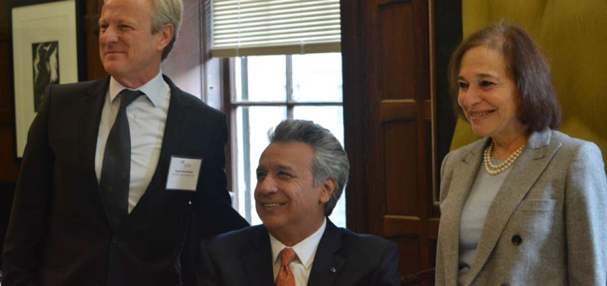 Daniel Rachman&iacute;s (izq.), de Est&eacute;e Lauder Companies; Len&iacute;n Moreno, y Susan Segal, del AS/COA.