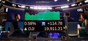 Un monitor muestra el promedio industrial Dow Jones en la Bolsa de Nueva York (NYSE), 13 de diciembre de 2016.