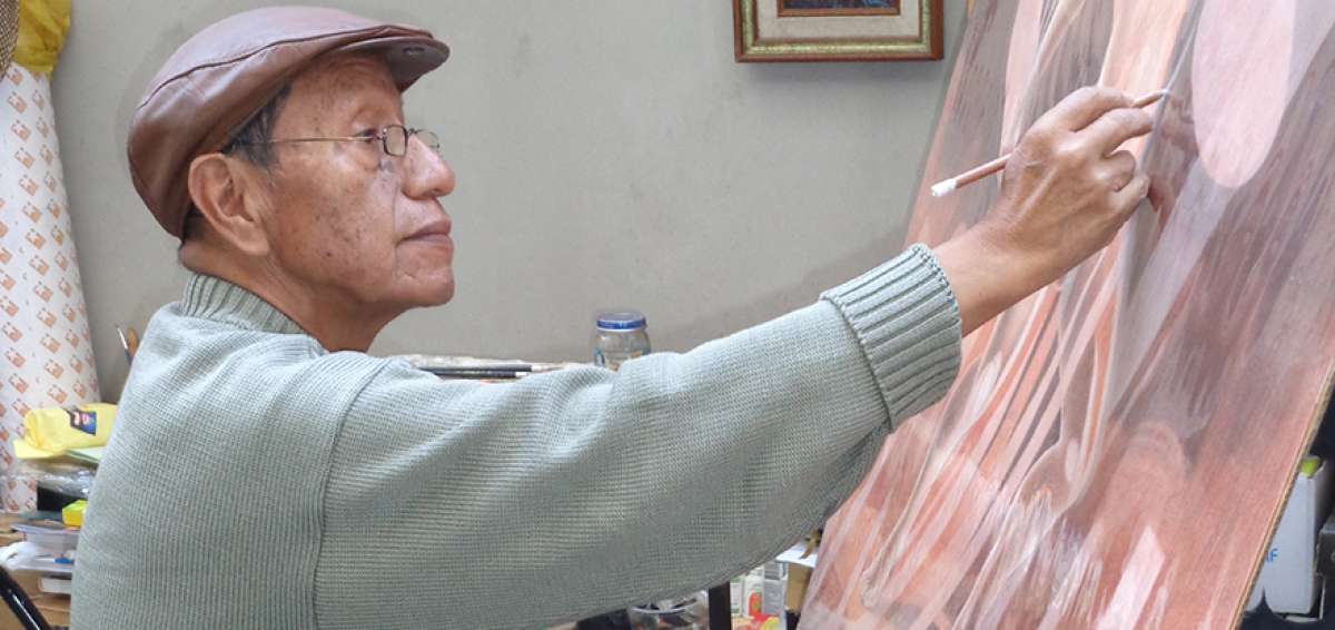 Jos&eacute; Rafael de la Torre naci&oacute; en 1942, en un hogar de agricultores y comerciantes otavale&ntilde;os. Cambi&oacute; su nombre mestizo por el de Chikky, palabra kichwa. 