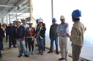 Ministro Rafael Poveda visita Chile para conocer la experiencia minera