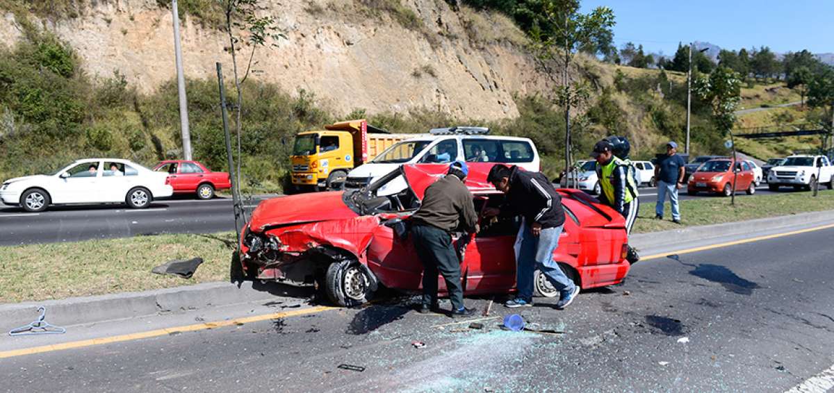 Un aparatoso accidente de tr&aacute;nsito ocurri&oacute; el 7 de septiembre en la av. Sim&oacute;n Bol&iacute;var, suroriente de Quito.