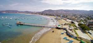 El malec&oacute;n tur&iacute;stico Julio Izurieta se levanta en una extensi&oacute;n de 2,4 kil&oacute;metros. Se benefician directa e indirectamente 21.000 personas.