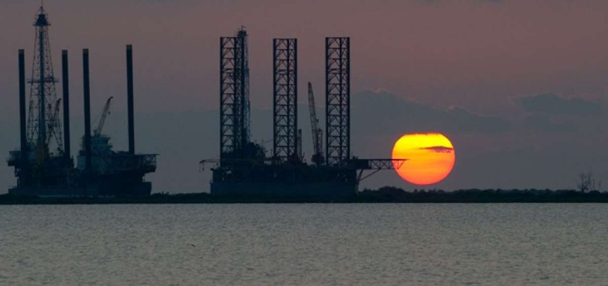 La OPEP prev&eacute; un mercado petrolero en "d&eacute;ficit" en 2017