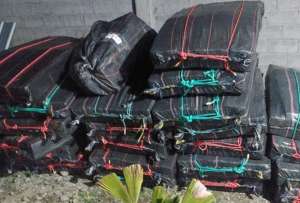 La droga fue hallada en 30 sacos de yute en una finca de Los Ríos.