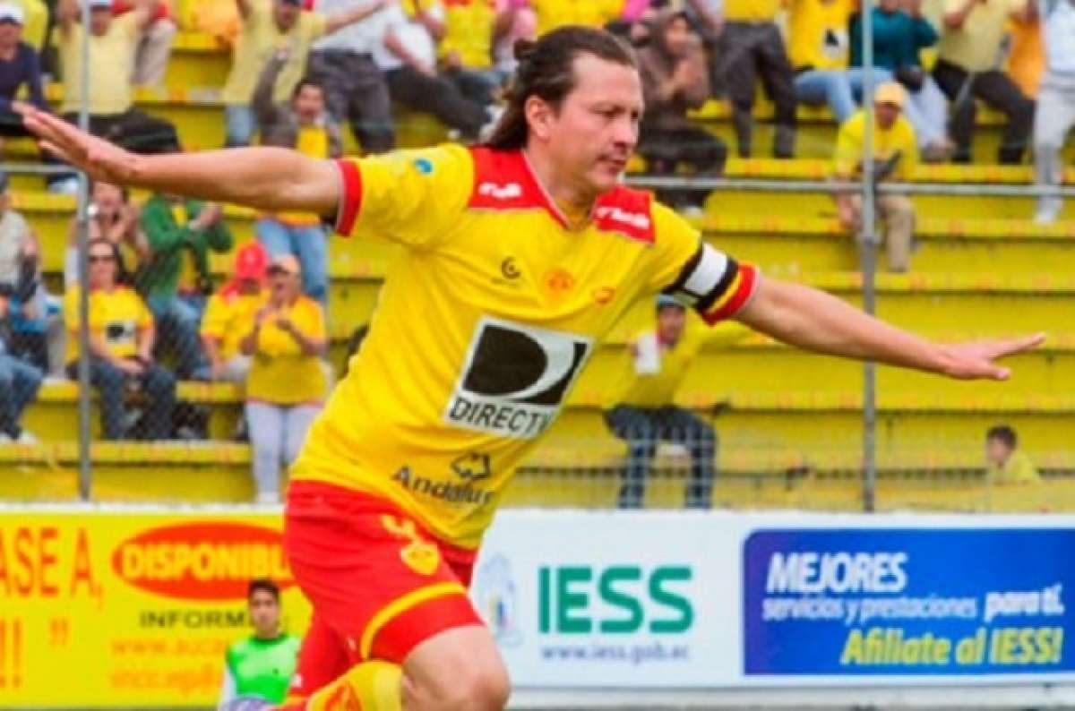 Gustavo Figueroa es considerado como un &iacute;dolo en Aucas, equipo en el cual cumpli&oacute; las mejores temporadas de su carrera profesional. Foto: Archivo