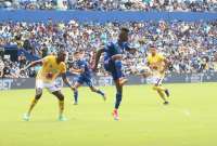 El delantero Marlon De Jesús (centro) celebra la primera anotación del partido junto a Bryan Angulo, Fernando Luna (izq.) y Ronaldo Johnson (der.).