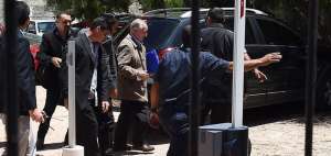 Figueredo (centro) arrib&oacute; al pa&iacute;s el jueves y declar&oacute; por varias horas en un juzgado montevideano.