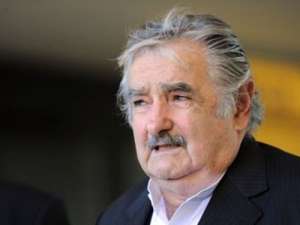 Mujica propina fuerte insulto a FIFA por sanci&oacute;n contra Su&aacute;rez (Video)