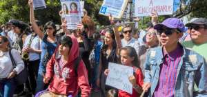 Este lunes 9 de julio se realiz&oacute; un plant&oacute;n en la Plaza Grande, en Quito. Familiares, amigos y parientes de otros desaparecidos reclamaron celeridad en todos los procesos.