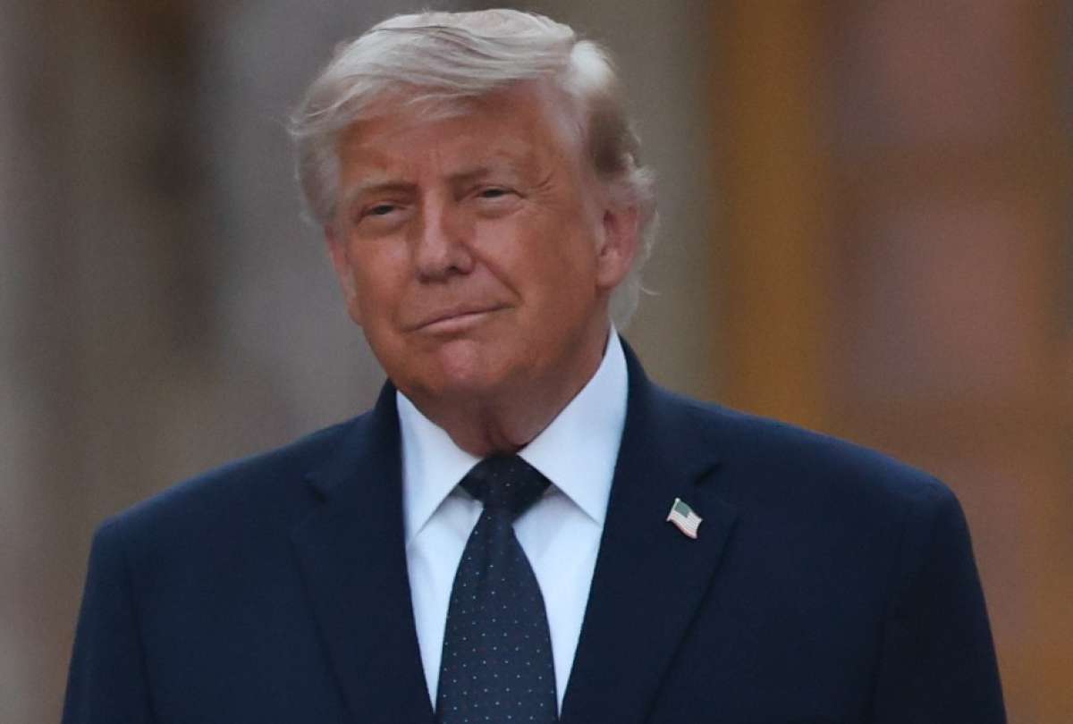 Donald Trump firm&oacute; el memorando de entendimiento con Ir&aacute;n durante su visita a Francia.