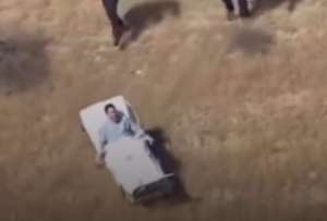 Un paciente hombre se volvi&oacute; viral tras protagonizar un lamentable accidente en medio de la tragedia que  ya lo asechaba.