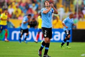 Diego Lugano (2) es el capit&aacute;n de la selecci&oacute;n &lsquo;charr&uacute;a&rsquo;, que se clasific&oacute; a la cita  planetaria   tras superar a Jordania en el repechaje. Foto: EFE
