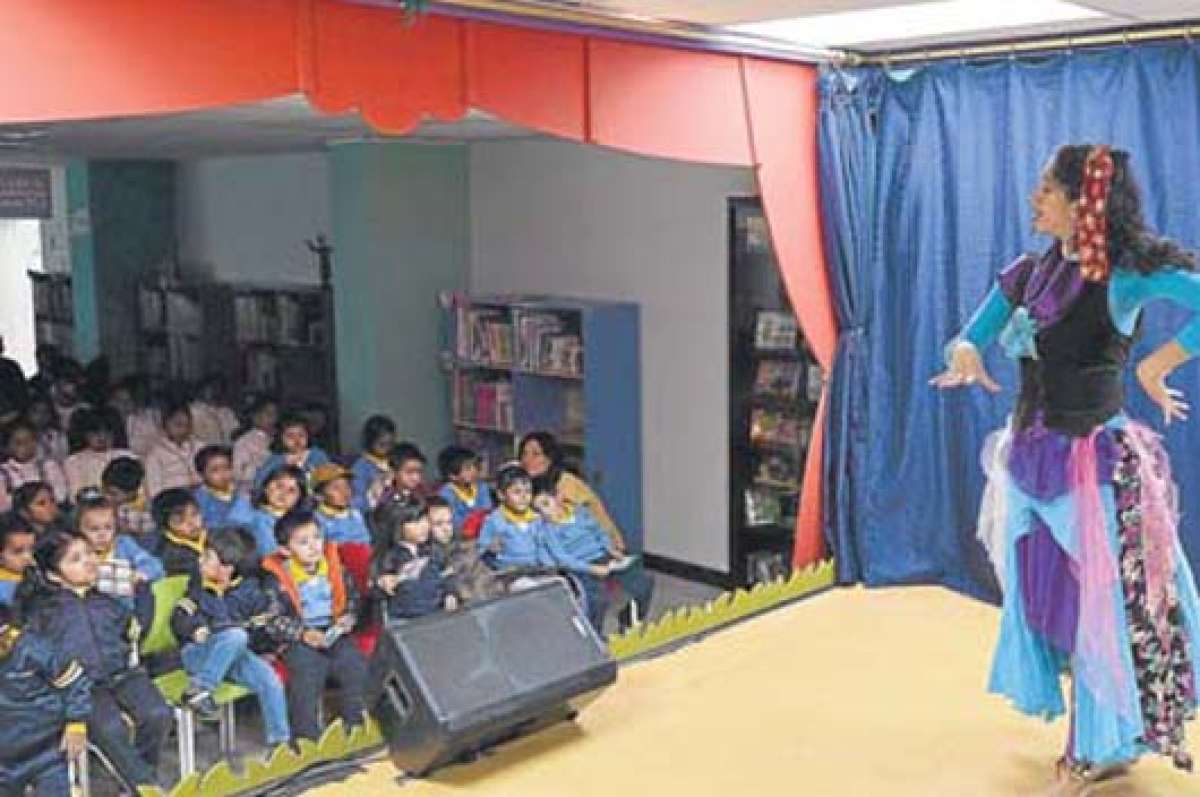 Ni&ntilde;os de varias escuelas de Ambato disfrutan de obras teatrales y actividades l&uacute;dicas. Foto: Roberto Ch&aacute;vez│El Tel&eacute;grafo