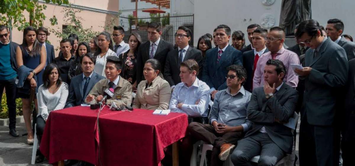 Los representantes juveniles del pa&iacute;s se reunieron en la Plaza Chica, en el Centro de Quito.