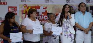 Las v&iacute;ctimas de femicidios fueron recordadas con un reconocimiento a sus familiares. 