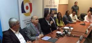 Durante la presentaci&oacute;n estuvieron presentes autoridades del instituto de educaci&oacute;n superior y miembros del CES. 