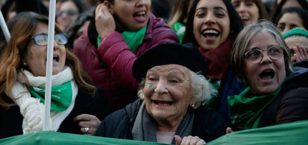 Masiva marcha demanda en Chile la implementaci&oacute;n del aborto libre