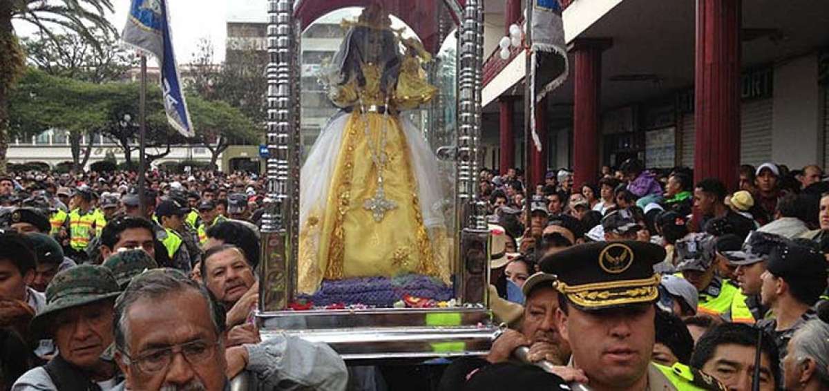 Miles de devotos acompa&ntilde;an desde ayer a la Virgen del Cisne en su caminata hasta la ciudad de Loja. Luego del mediod&iacute;a llegaron a San Pedro la Bendita.