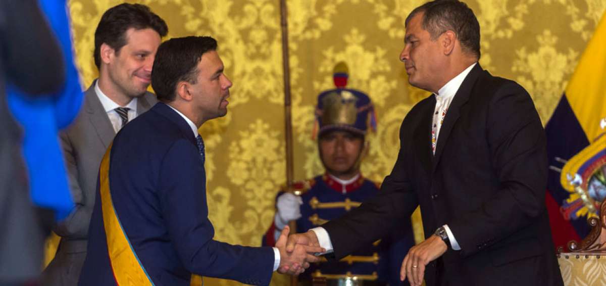 El presidente Correa otorg&oacute; la condecoraci&oacute;n de la Orden Nacional al M&eacute;rito a Juan Pablo Pozo.