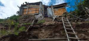 Las casas en zonas perif&eacute;ricas de Quito no tienen pr&aacute;cticamente ning&uacute;n control de construcci&oacute;n.