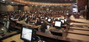 La adopci&oacute;n de un menor solo se posibilitar&aacute; en una pareja de diferentes sexos, en cumplimiento de la norma constitucional.