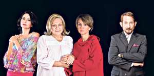 De izquierda a derecha: Act&uacute;an Montse Serra, Martha Ontaneda, Ver&oacute;nica Garc&eacute;s y Alejandro Fajardo. Foto: Cortes&iacute;a
