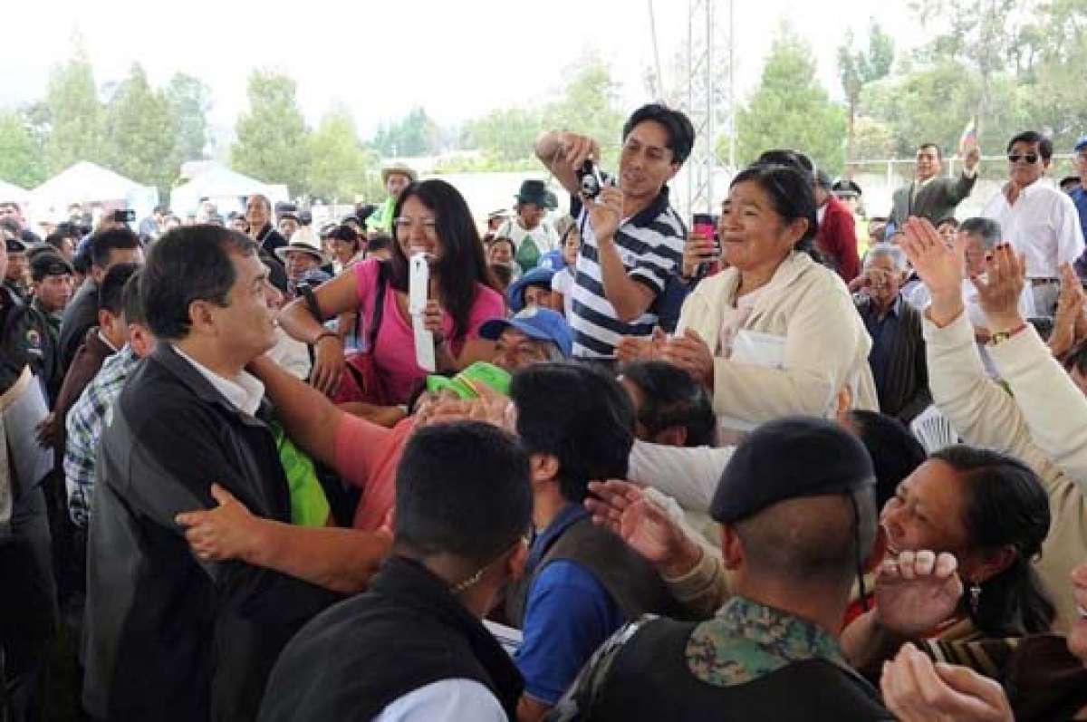 El presidente Rafael Correa se&ntilde;al&oacute; que no tiene  compromiso con c&aacute;maras industriales "peluconas", sino con el pueblo ecuatoriano. Foto: Cortes&iacute;a |  Presidencia de la Rep&uacute;blica