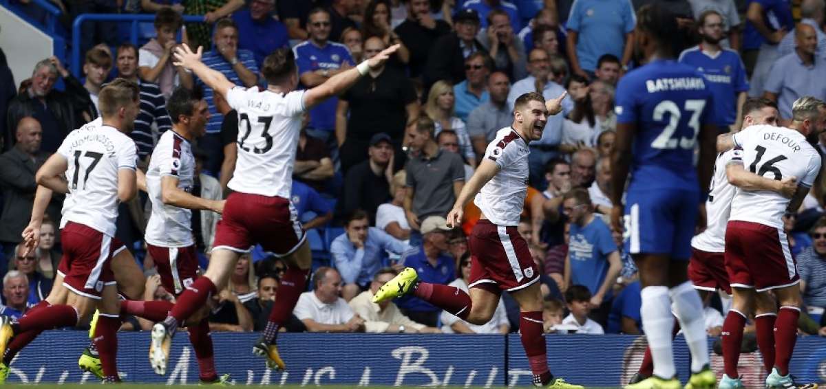 El campe&oacute;n de la Premier, Chelsea, debuta con derrota (3-2) ante el Burnley