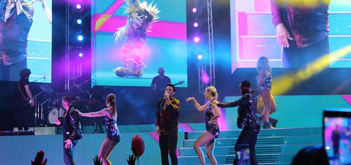 Acompa&ntilde;ado de sus 8 bailarines, Chayanne entreg&oacute; un espect&aacute;culo en Guayaquil.