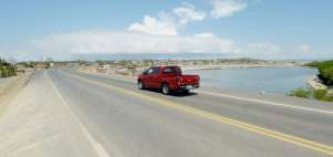En marzo de 2015, el Gobierno inaugur&oacute; la carretera Playas-Posorja. En esta &uacute;ltima localidad se levantar&aacute; un nuevo puerto a cargo de la empresa DP World.
