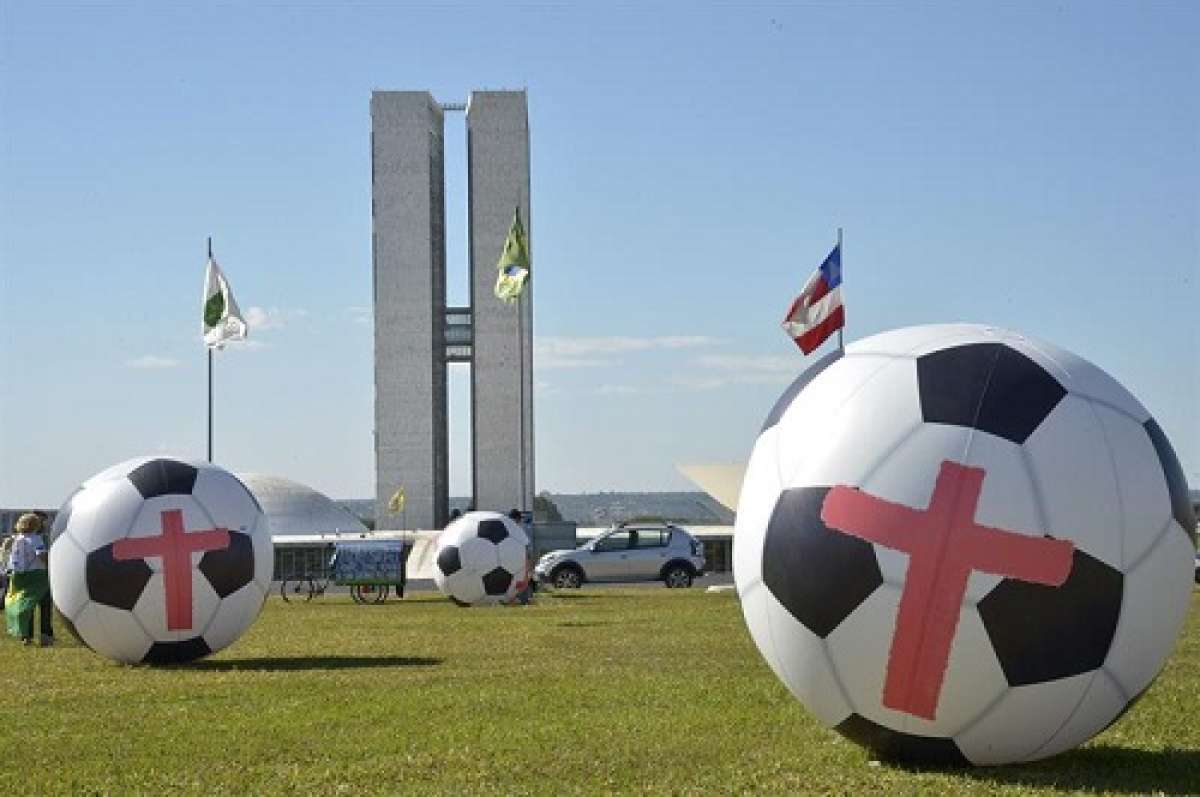  La manifestaci&oacute;n fue realizada en forma pac&iacute;fica en la c&eacute;ntrica Explanada de los Ministerios, que concentra a todos los edificios del poder p&uacute;blico en Brasilia. Foto: EFE