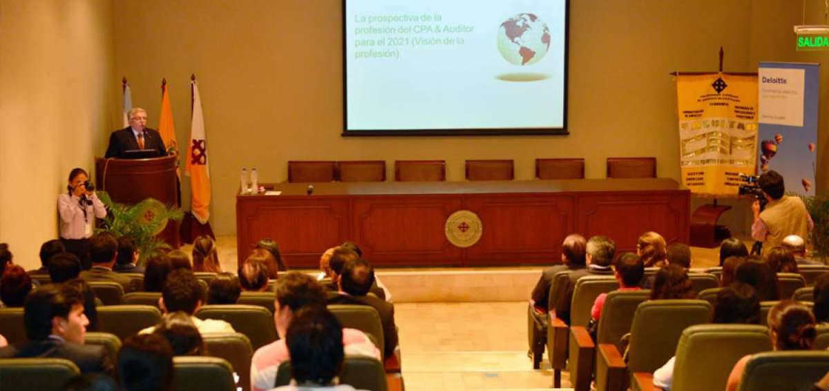 El director de la carrera de CPA y Auditor&iacute;a, Humberto Mancero, expres&oacute; que los estudios est&aacute;n posicionados y mantienen el liderazgo en el mercado.