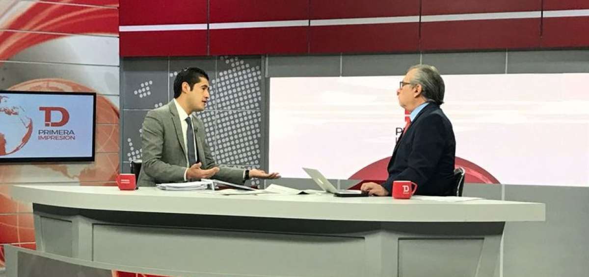 Eduardo Khalif&eacute; fue el encargado de hacer la entrevista al ministro Richard Mart&iacute;nez.