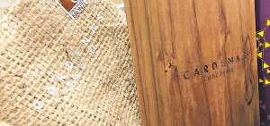 Las envolturas son de dise&ntilde;o realizadas por artesanos de varios sectores de Manab&iacute;. Hay desde cajas trabajadas en madera de teca.