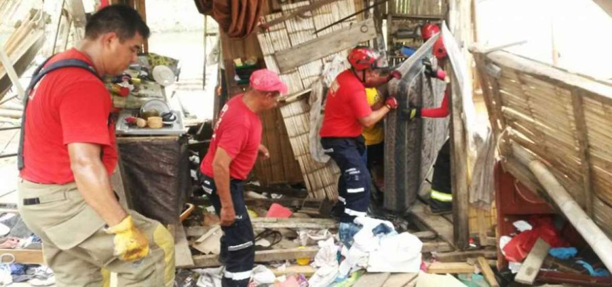 Una vivienda cay&oacute; en las riberas del canal El Macho, en Machala