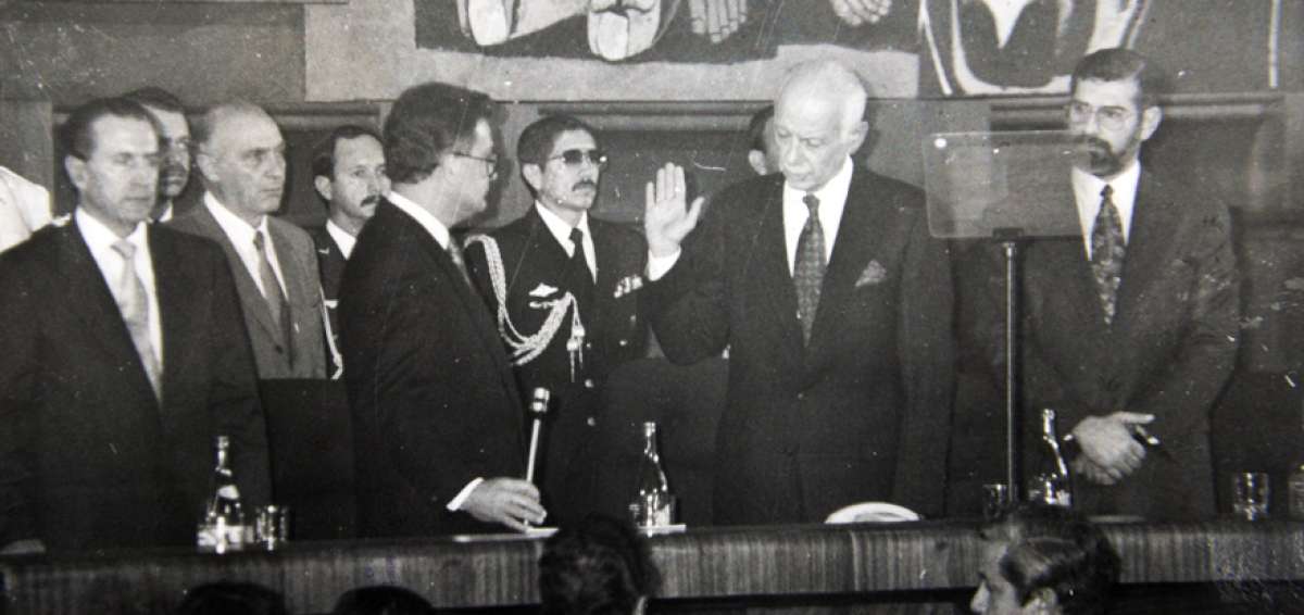 EL TEL&Eacute;GRAFO, 1992.  El presidente del Congreso, Carlos Vallejo, toma el juramento al Mandatario el 10 de agosto.