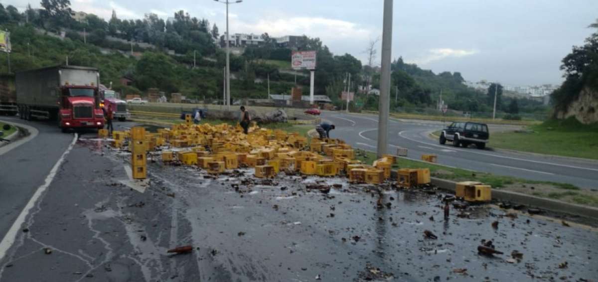 Jabas de cerveza bloquearon por varias horas la v&iacute;a Interoce&aacute;nica
