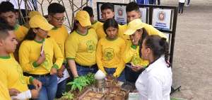 Estudiantes de la Universidad de Guayaquil escuchan las charlas sobre las nuevas metodolog&iacute;as de semillas certificadas, para un mejor rendimiento en los cultivos.