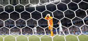 El arquero Willy Caballero lamenta el error que deriv&oacute; en el primer gol de Croacia y que desconcert&oacute; a sus compa&ntilde;eros en la Albiceleste.