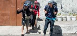 Los deportistas salieron ilesos, tras su ca&iacute;da en la quebrada. 