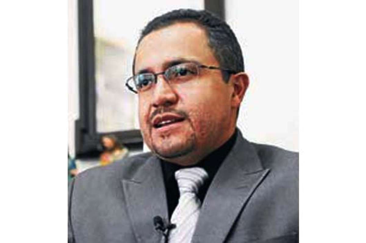 &Aacute;lex Camacho, doctor especializado en salud p&uacute;blica